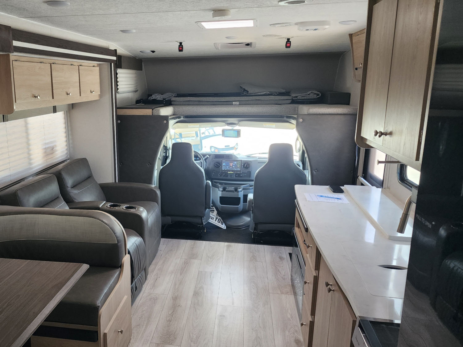 2025 COACHMEN LEPRECHAUN 319MB - Image 17